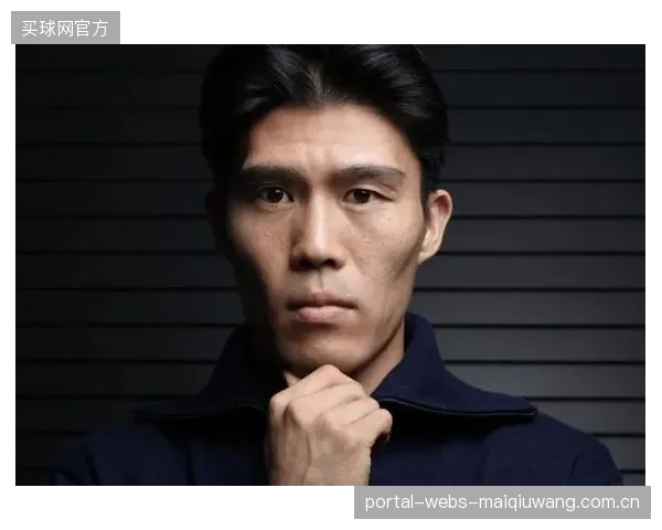 富安健洋与板仓滉的长期默契是日本队防线基石,二人协同移动无需语言交流。 富安健洋与板仓滉的长期默契是日本队防线基石,二人协同移动无需语言交流。